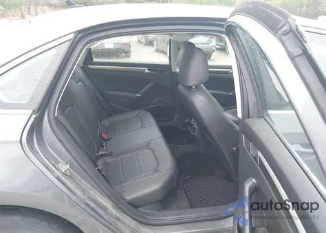 2018 Volkswagen Passat 2.0T Se z USA, uszkodzony, nr VIN 1VWBA7A30JC033617